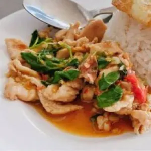 ผัดกะเพราหมูชิ้น