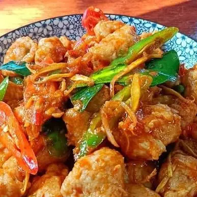 ผัดเผ็ดหมูเด้ง