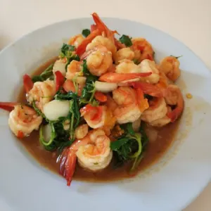 ผัดกะเพรากุ้ง