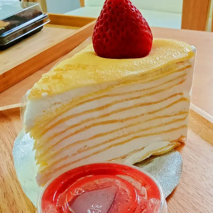 เครปเค้ก ซอสสตอเบอร์รี่