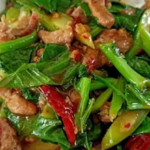 ผัดคะน้าหมูชิ้น